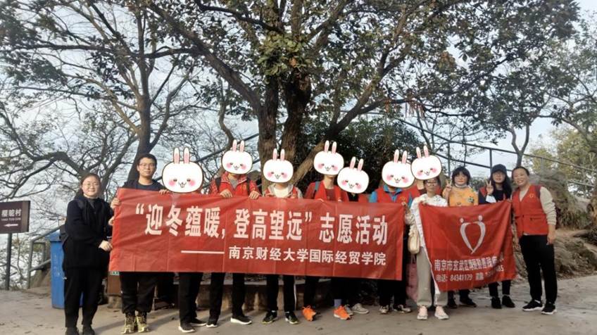 登山后的集体大合照