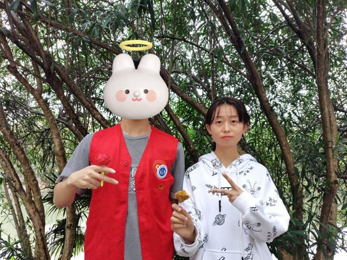 学员与志愿者的合影