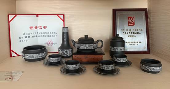 说明: c:\users\administrator\desktop\紫砂\【南京财经大学】南京财经大学法学院 宜兴紫砂壶的工艺传承现状与应对措施研究\任航美术工作室一隅.jpg